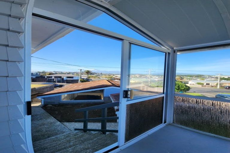 Photo of property in 31 Simons Street, Moturoa, New Plymouth, 4310