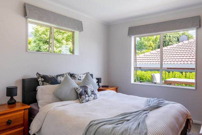 Photo of property in 1a Compass Place, Te Atatu Peninsula, Auckland, 0610