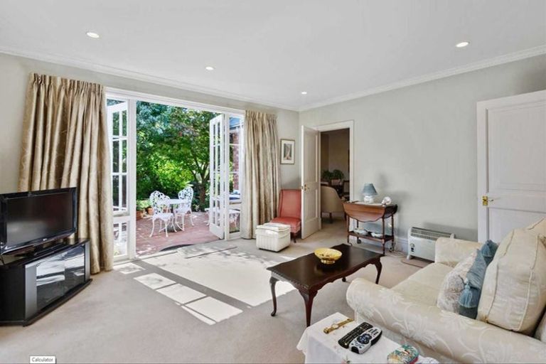 Photo of property in 12 Makora Street, Fendalton, Christchurch, 8041