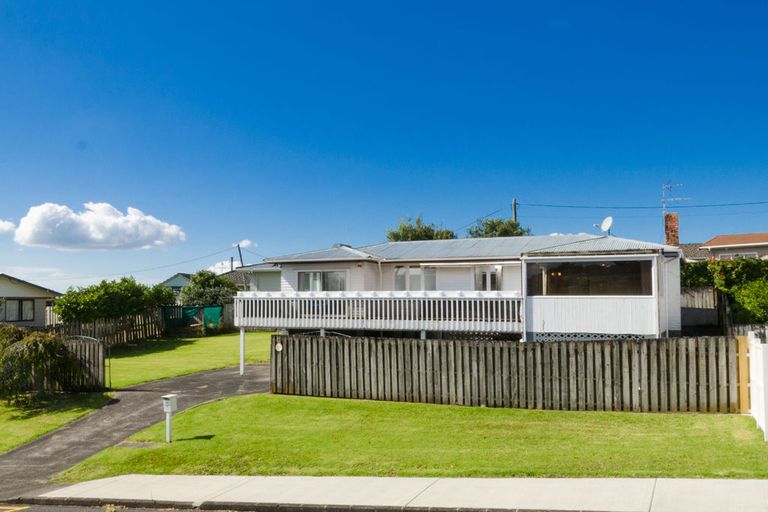 Photo of property in 183 Waimumu Road, Massey, Auckland, 0614