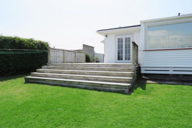 Photo of property in 20 Cameron Street, New Plymouth, 4310