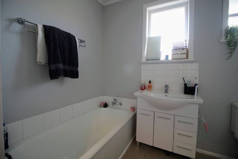 Photo of property in 1/38 Sunnyfield Crescent, Glenfield, Auckland, 0629