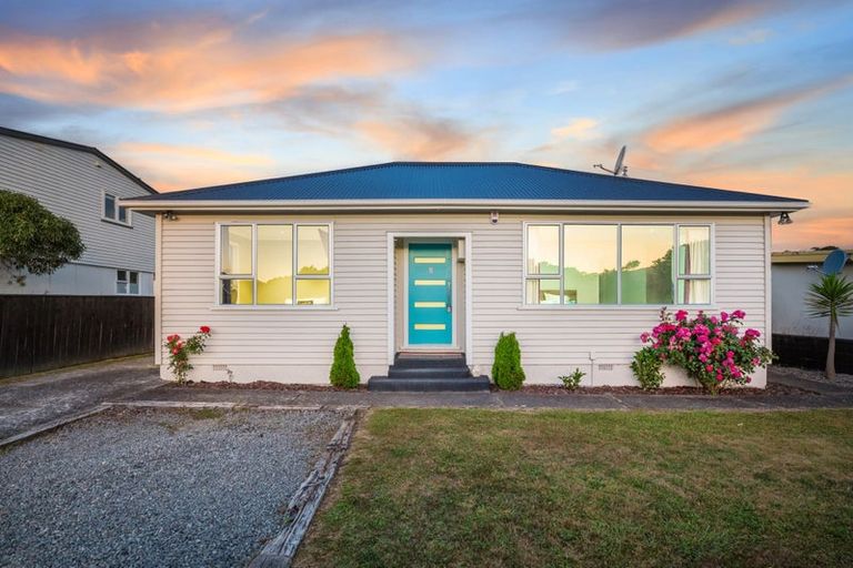 Photo of property in 25 Kapiti Crescent, Titahi Bay, Porirua, 5022