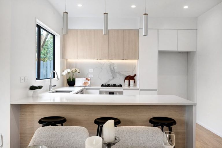 Photo of property in 16 Gosford Drive, Botany Downs, Auckland, 2010