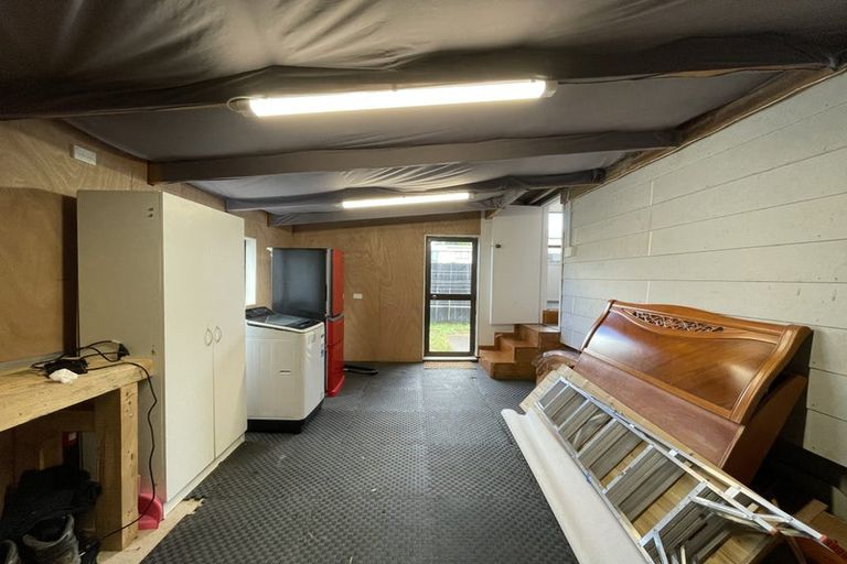 Photo of property in 1/94 Roberts Road, Te Atatu South, Auckland, 0610