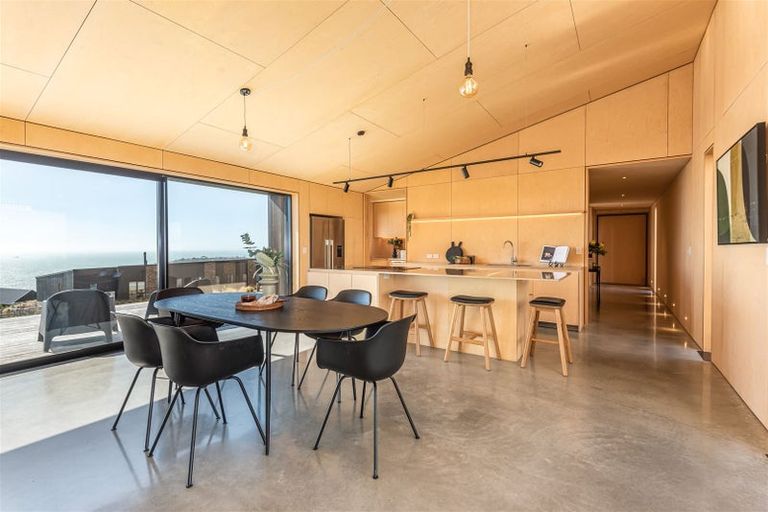 Photo of property in 5 Sowerby Place, Richmond Hill, Christchurch, 8081