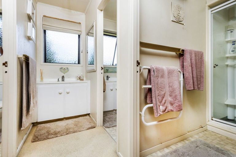 Photo of property in 11 Serrata Place, Browns Bay, Auckland, 0630