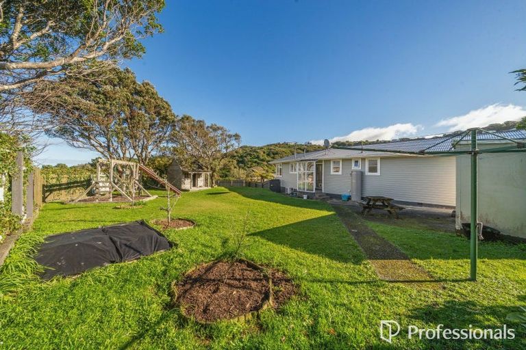 Photo of property in 5 Holly Grove, Maungaraki, Lower Hutt, 5010