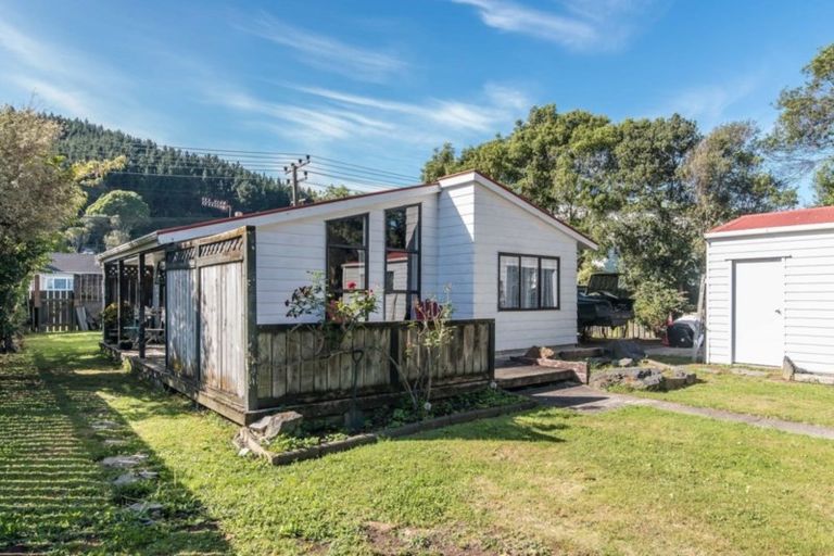 Photo of property in 27 Ruahine Street, Paraparaumu, 5032