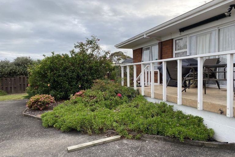 Photo of property in 2/32 Highland Park Drive, Highland Park, Auckland, 2010