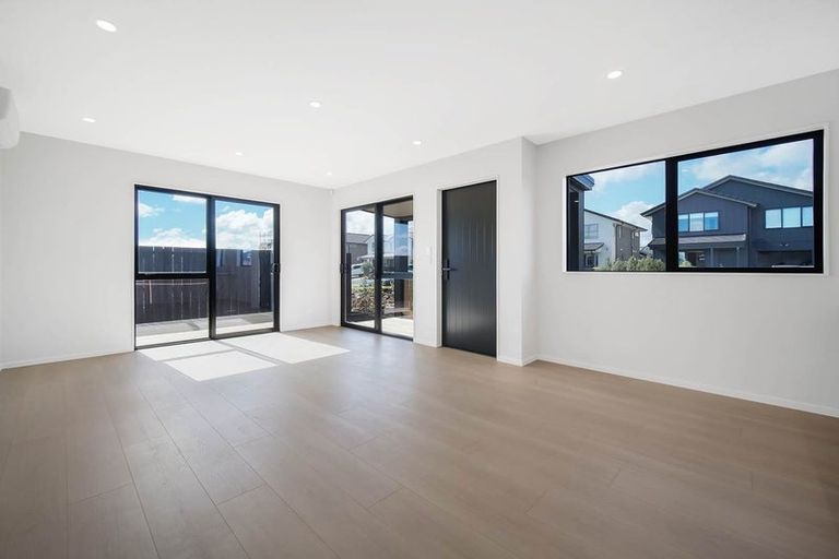 Photo of property in 1 Ngakau Road, Karaka, 2113