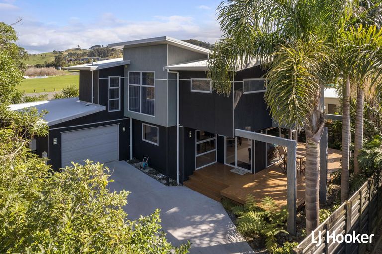 Photo of property in 4a Hillview Road, Waihi Beach, 3611