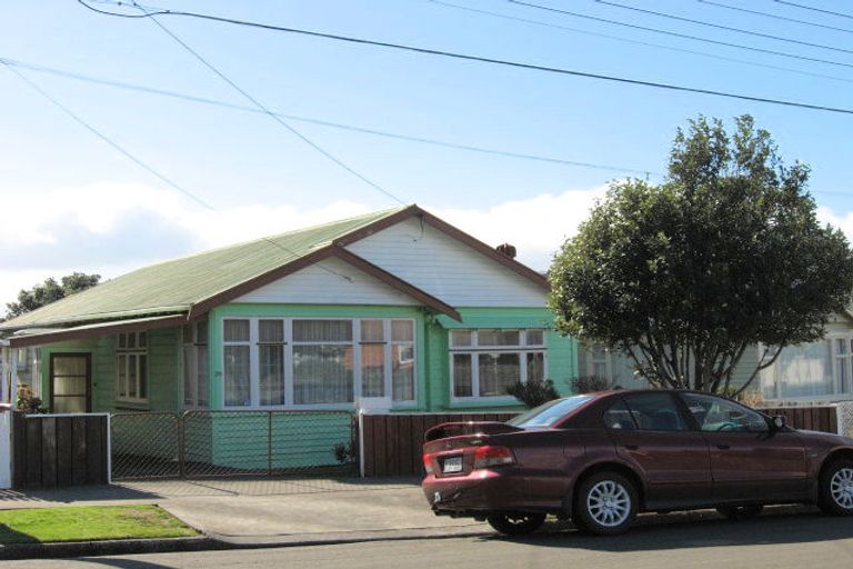 Photo of property in 25 Endeavour Street, Lyall Bay, Wellington, 6022