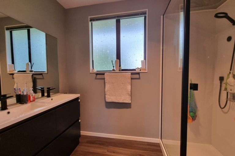 Photo of property in 4 Crown Hill, Titahi Bay, Porirua, 5022