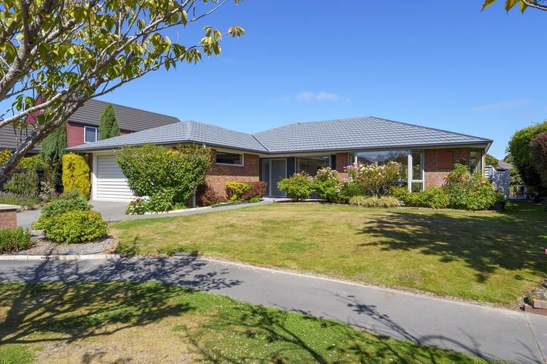 Photo of property in 43 Berkshire Drive, Avonhead, Christchurch, 8042
