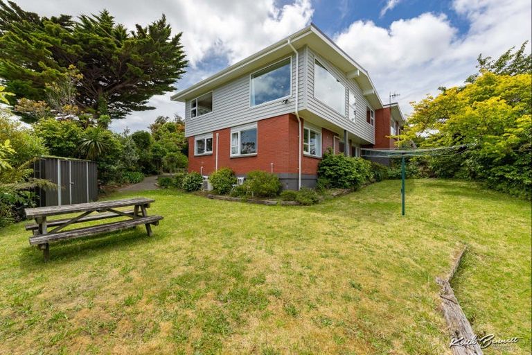 Photo of property in 39 Oakleigh Street, Maungaraki, Lower Hutt, 5010