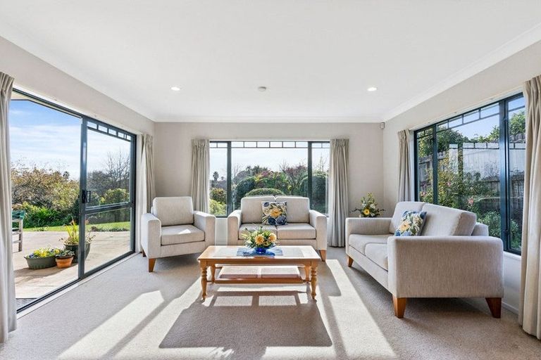 Photo of property in 12 Mohill Place, East Tamaki Heights, Auckland, 2016