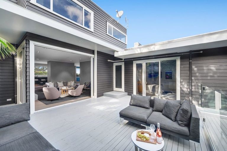 Photo of property in 20 Marine Parade, Mellons Bay, Auckland, 2014