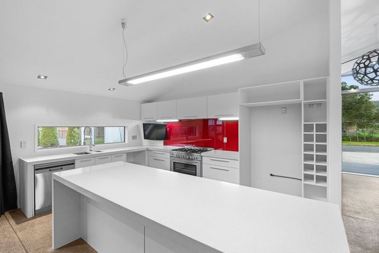 Photo of property in 51 Waikawa Beach Road, Manakau, Levin, 5573