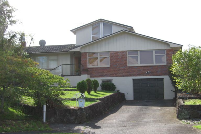 Photo of property in 1/12 The Rosebowl, Sunnyhills, Auckland, 2010