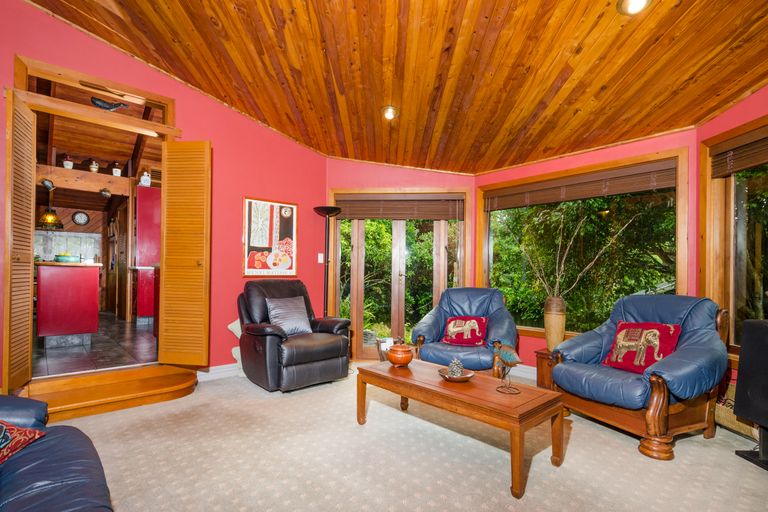Photo of property in 289 Motutara Road, Muriwai, Waimauku, 0881