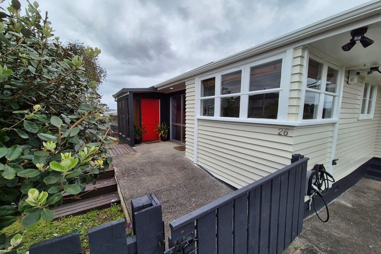 Photo of property in 26 Waione Avenue, Te Atatu Peninsula, Auckland, 0610