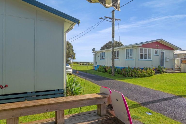Photo of property in 52 Fifth Avenue, Urenui, 4377