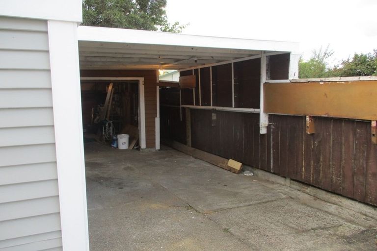 Photo of property in 19 Queenwood Road, Levin, 5510