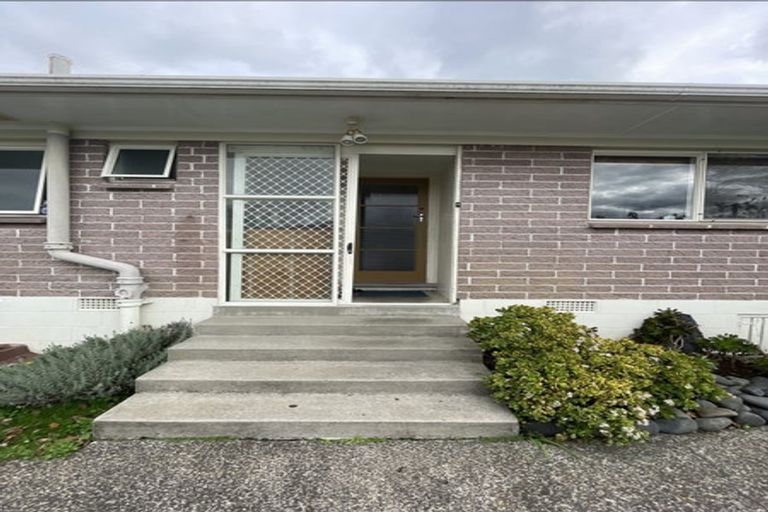 Photo of property in 8 Oregon Place, Papakura, 2110