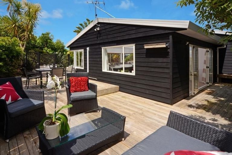 Photo of property in 1/1 Heathglen Place, Bayview, Auckland, 0629