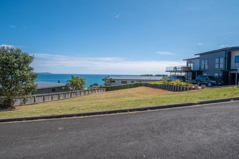 Photo of property in 41 Dudley Crescent, Cable Bay, 0420