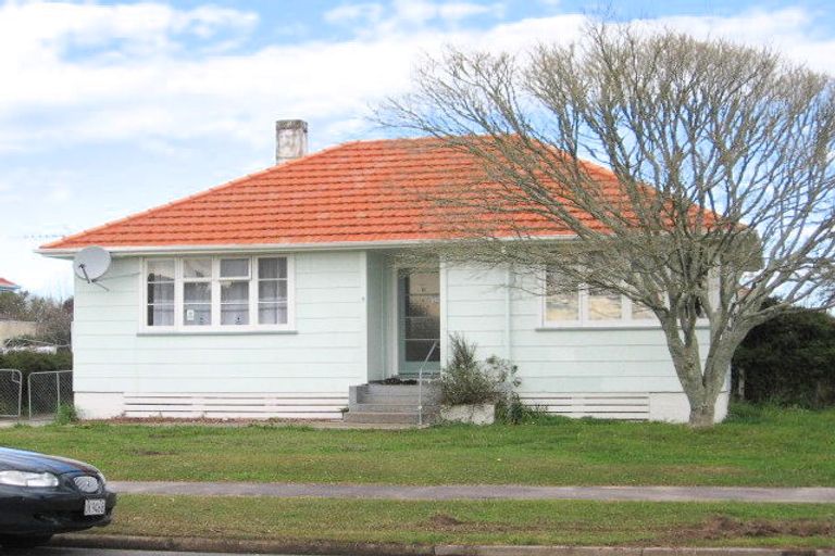 Photo of property in 8 Douglas Crescent, Fairfield, Hamilton, 3214
