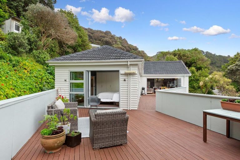 Photo of property in 15 Kowhai Street, Eastbourne, Lower Hutt, 5013