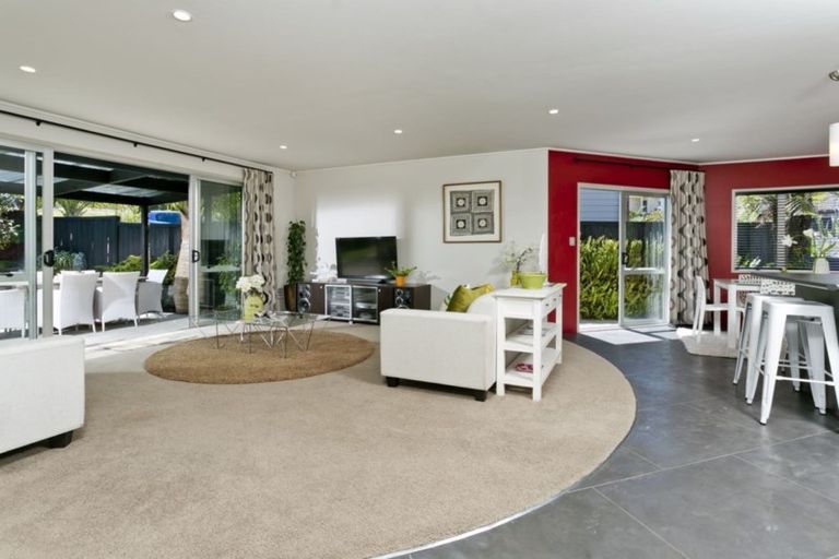 Photo of property in 27 Lyford Crescent, Sunnynook, Auckland, 0620