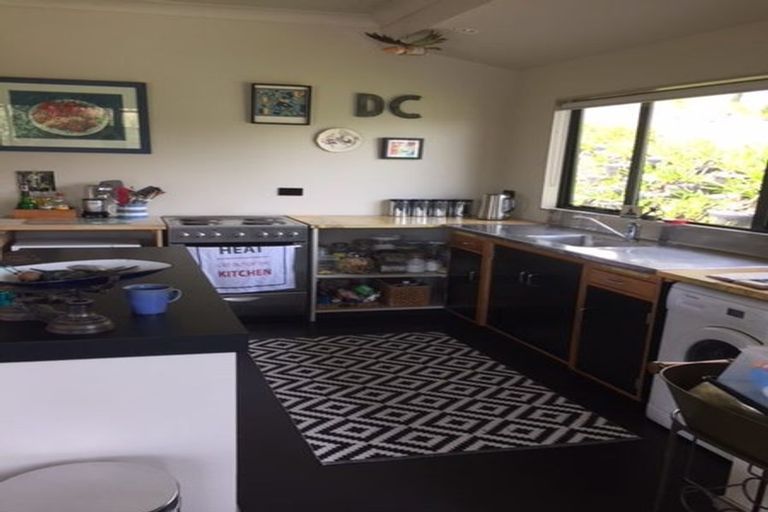 Photo of property in 27 Hicks Crescent, Waikanae Beach, Waikanae, 5036