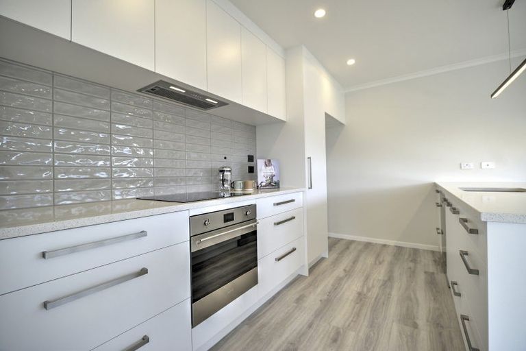 Photo of property in 14 Van Baarle Close, Carterton, 5713