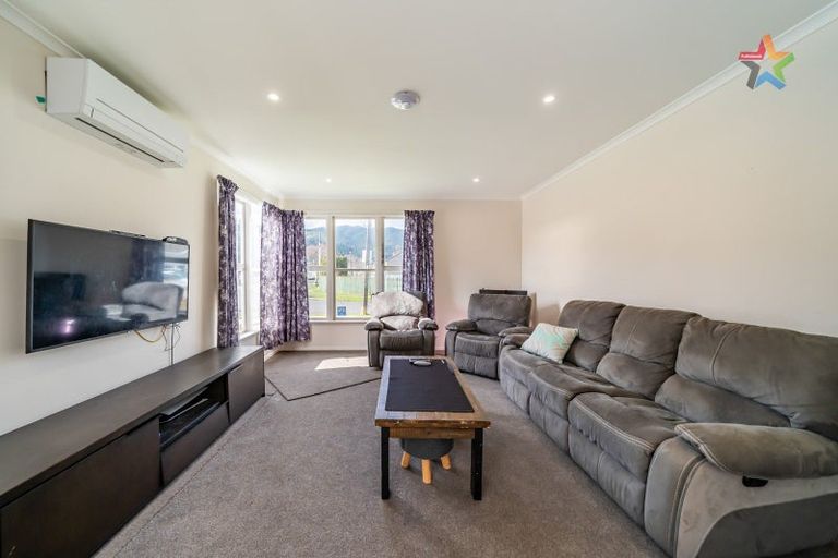 Photo of property in 2 Strand Crescent, Naenae, Lower Hutt, 5011