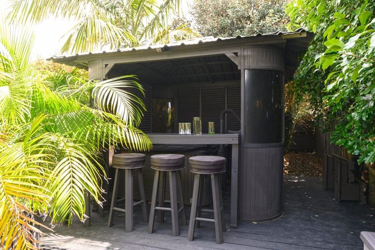 Photo of property in 2b Porter Avenue, Te Atatu South, Auckland, 0610