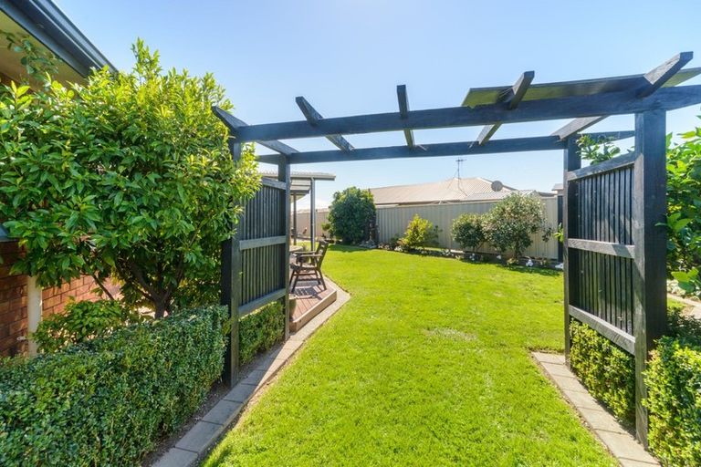 Photo of property in 18 Daniel Place, Kelvin Grove, Palmerston North, 4414