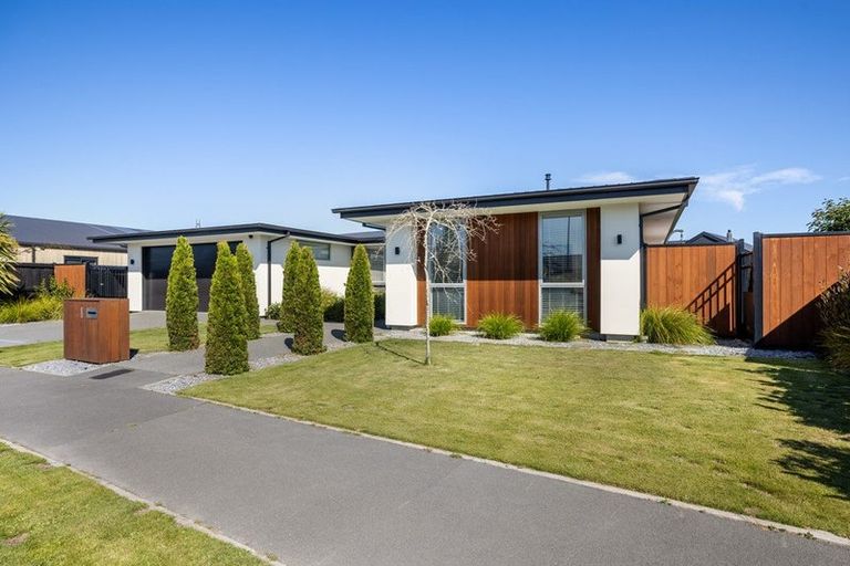 Photo of property in 8 Irvines Track, Halswell, Christchurch, 8025