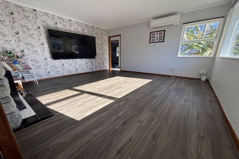 Photo of property in 84 Glendene Avenue, Glendene, Auckland, 0602