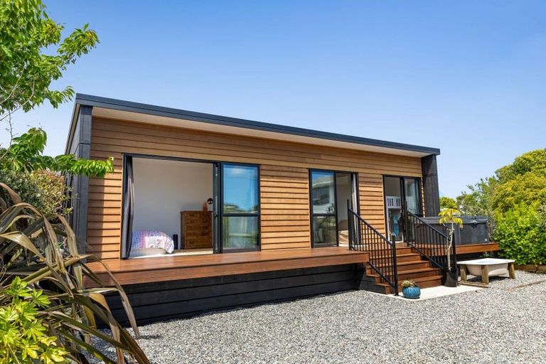 Photo of property in 33 Ngahue Crescent, Carters Beach, Westport, 7825