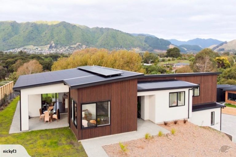 Photo of property in 7 Te Heke Place, Waikanae, 5036