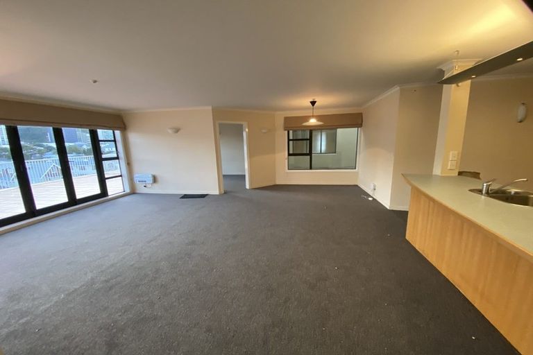 Photo of property in Endeavour Apartments, 6/125 Thorndon Quay, Pipitea, Wellington, 6011