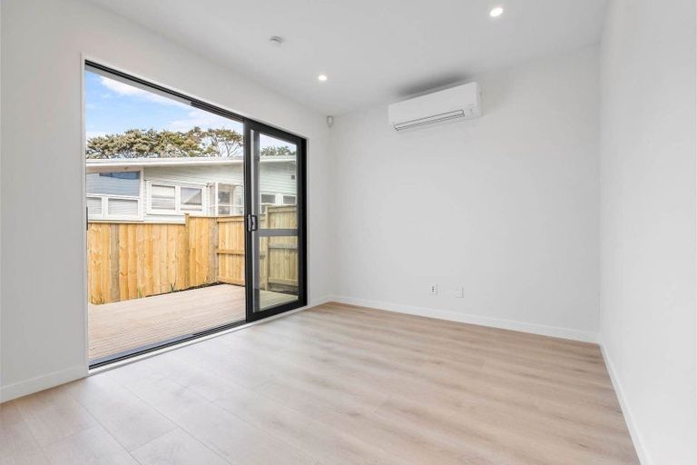 Photo of property in 16c Madison Place, Forrest Hill, Auckland, 0620