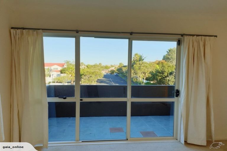 Photo of property in 47 Lagoon Way, West Harbour, Auckland, 0618