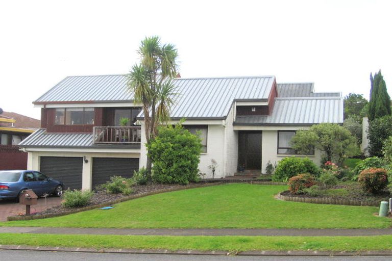 Photo of property in 11 Venus Place, Half Moon Bay, Auckland, 2012