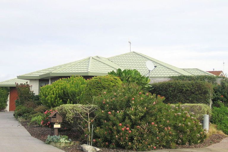 Photo of property in 16 Saint James Court, Paraparaumu, 5032