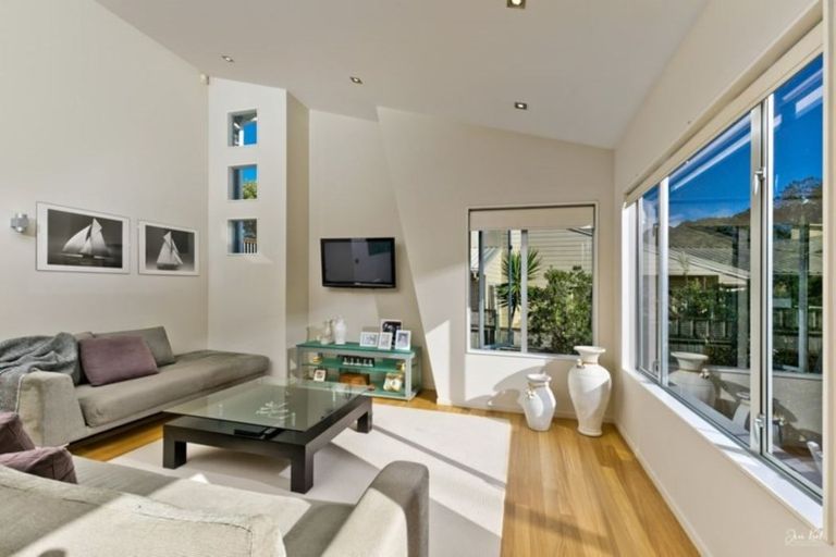 Photo of property in 19 Pitoitoi Avenue, Greenhithe, Auckland, 0632