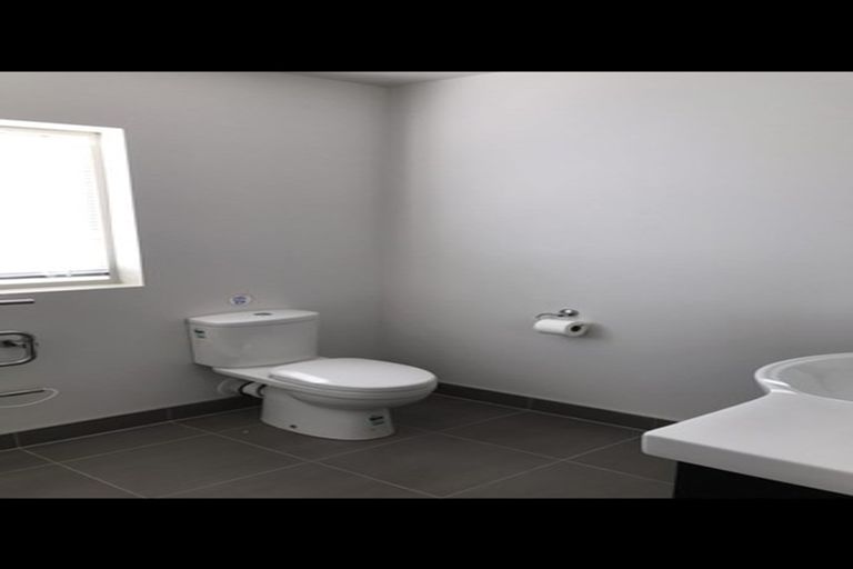 Photo of property in 757 East Coast Road, Northcross, Auckland, 0630